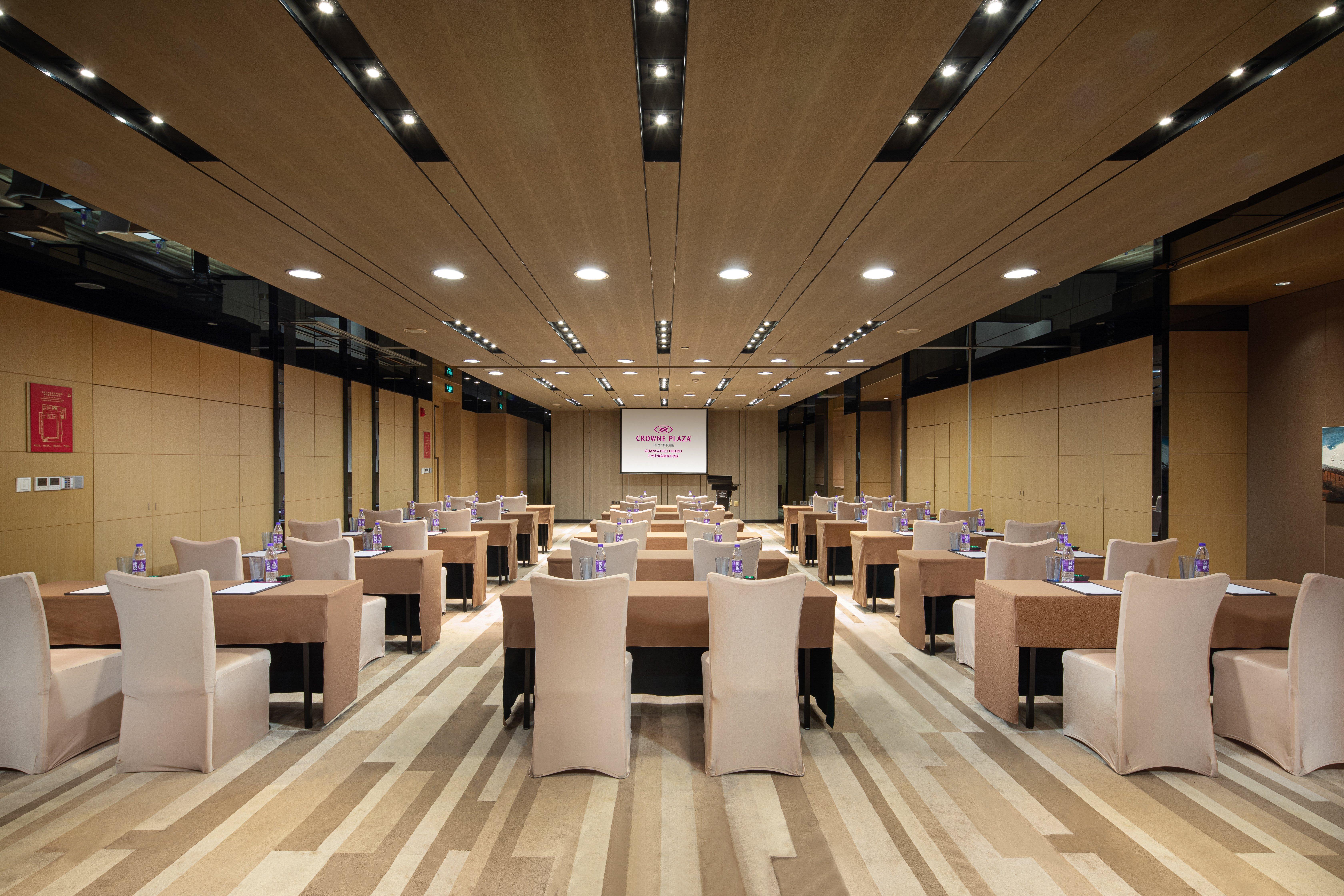 Crowne Plaza Guangzhou Huadu By Ihg - Free Shuttle Bus Between Hotel To Exhibition Center During Canton Fair Dış mekan fotoğraf